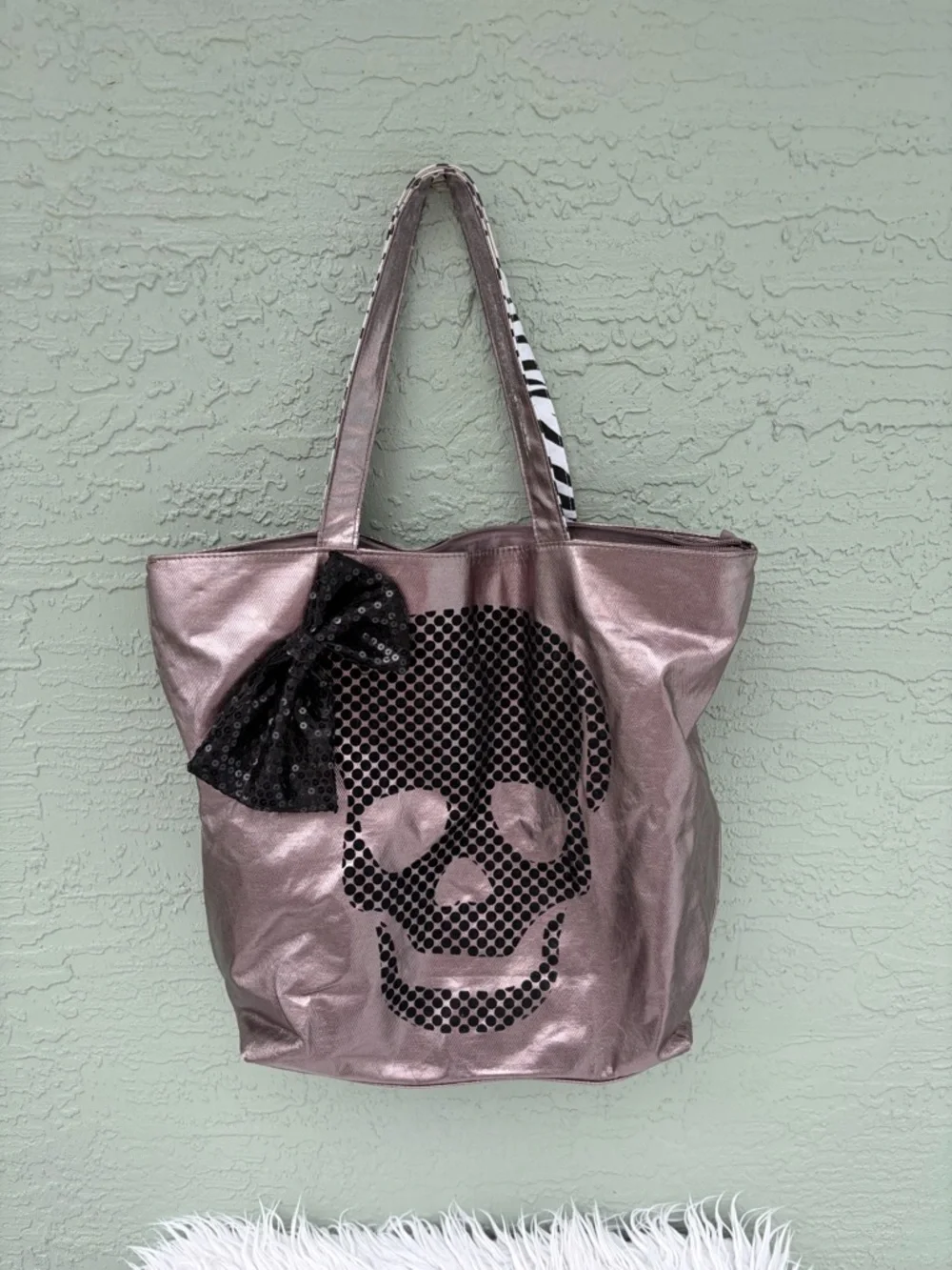 Braciano Skull Tote Shoulder Bag Womens Large Metallic Silver Sequin Bow